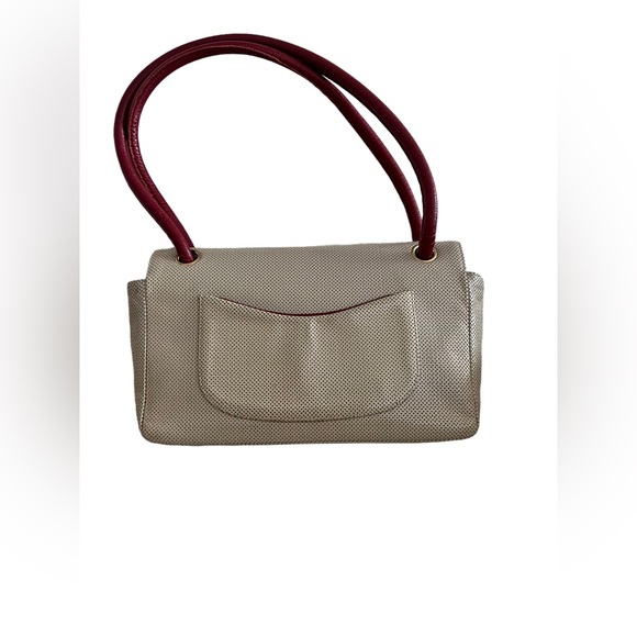 CHANEL Perforated Flap Bag Beige/Red 6 Series - Picture 4 of 17